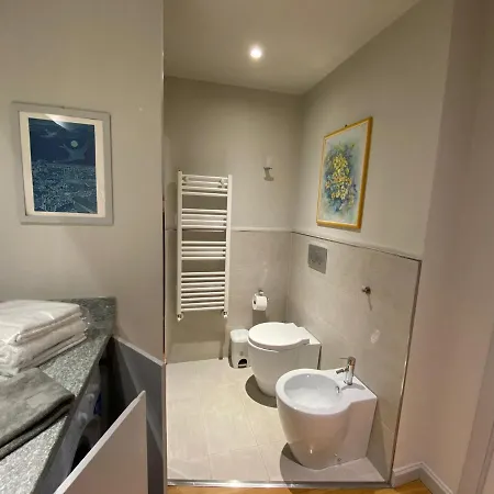 Center Luxury