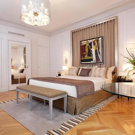 Center Luxury Apartment *