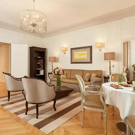 Center Luxury